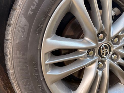 Used 2016 Toyota Camry SE image 2