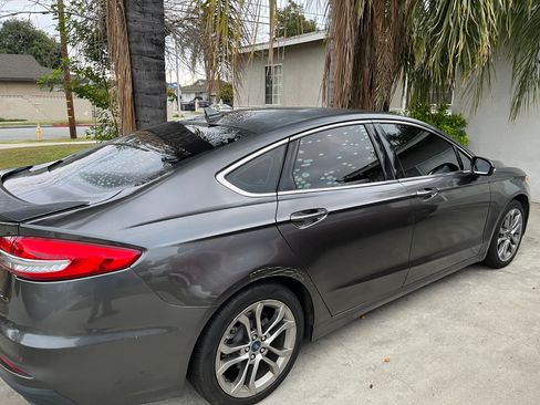 Used 2019 Ford Fusion Titanium image 5