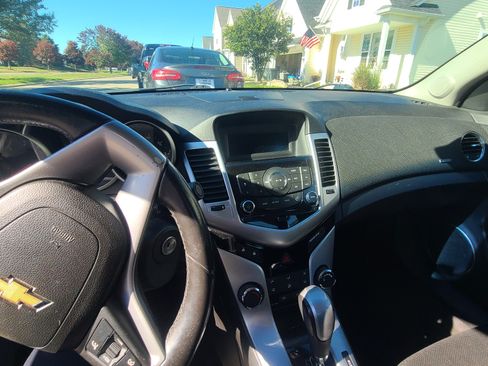 Used 2011 Chevrolet Cruze LT image 4