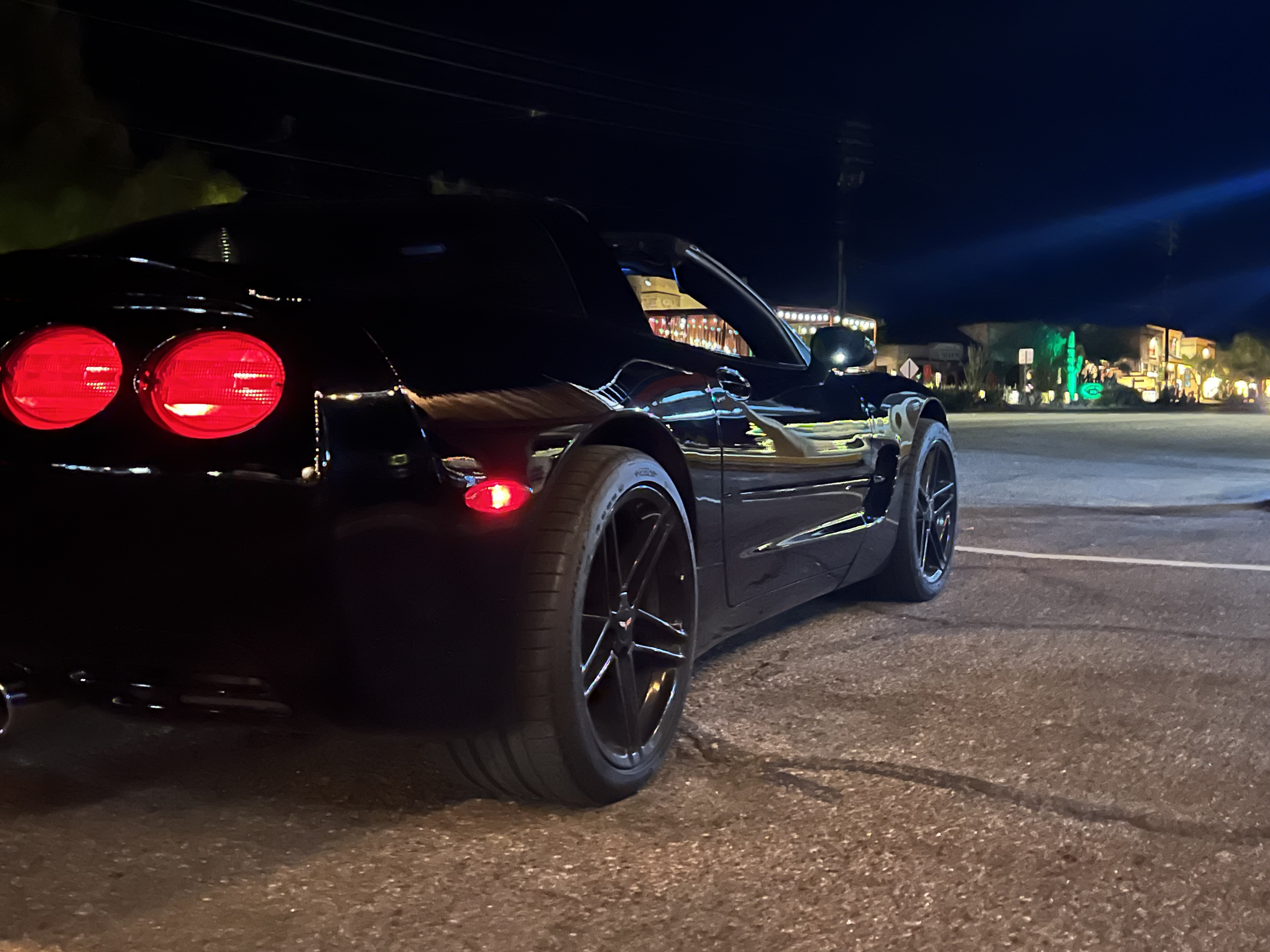 Used 2004 Chevrolet Corvette Coupe w/ Roof Package RWD image 9
