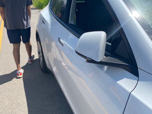 Used 2022 Tesla Model Y Long Range image 5