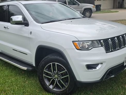 Used 2018 Jeep Grand Cherokee Limited AWD/4WD image 6