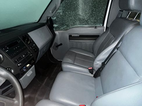 Used 2014 Ford F250 XL w/ Snow Plow Prep Package image 9