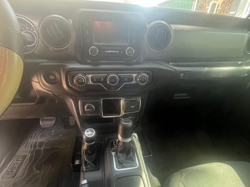 Used 2021 Jeep Gladiator Sport AWD/4WD image 12