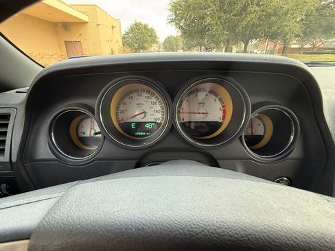 Used 2010 Dodge Challenger R/T image 17