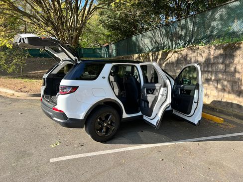 Used 2023 Land Rover Discovery Sport S image 8