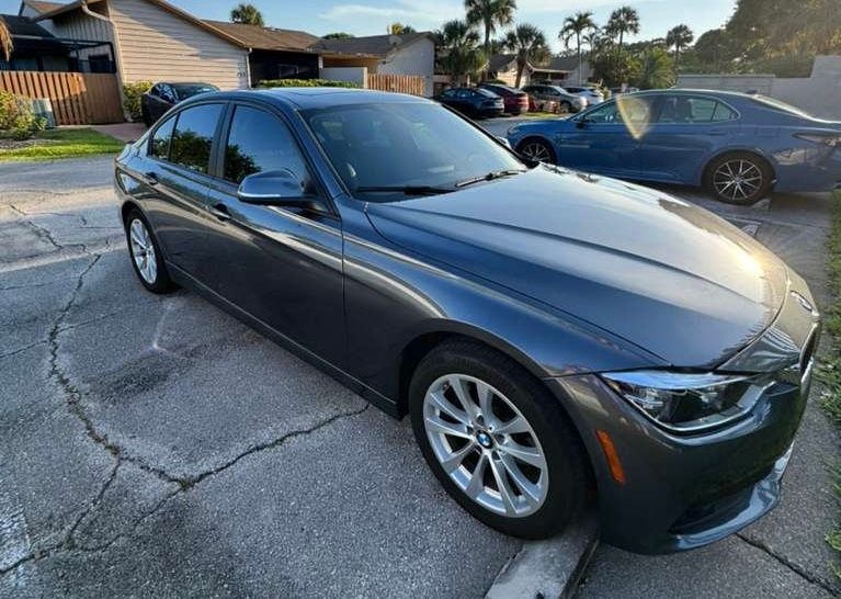 Used 2018 BMW 320i Sedan w/ Convenience Package RWD image 2