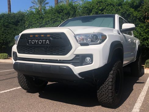 Used 2019 Toyota Tacoma TRD Off-Road AWD/4WD image 15