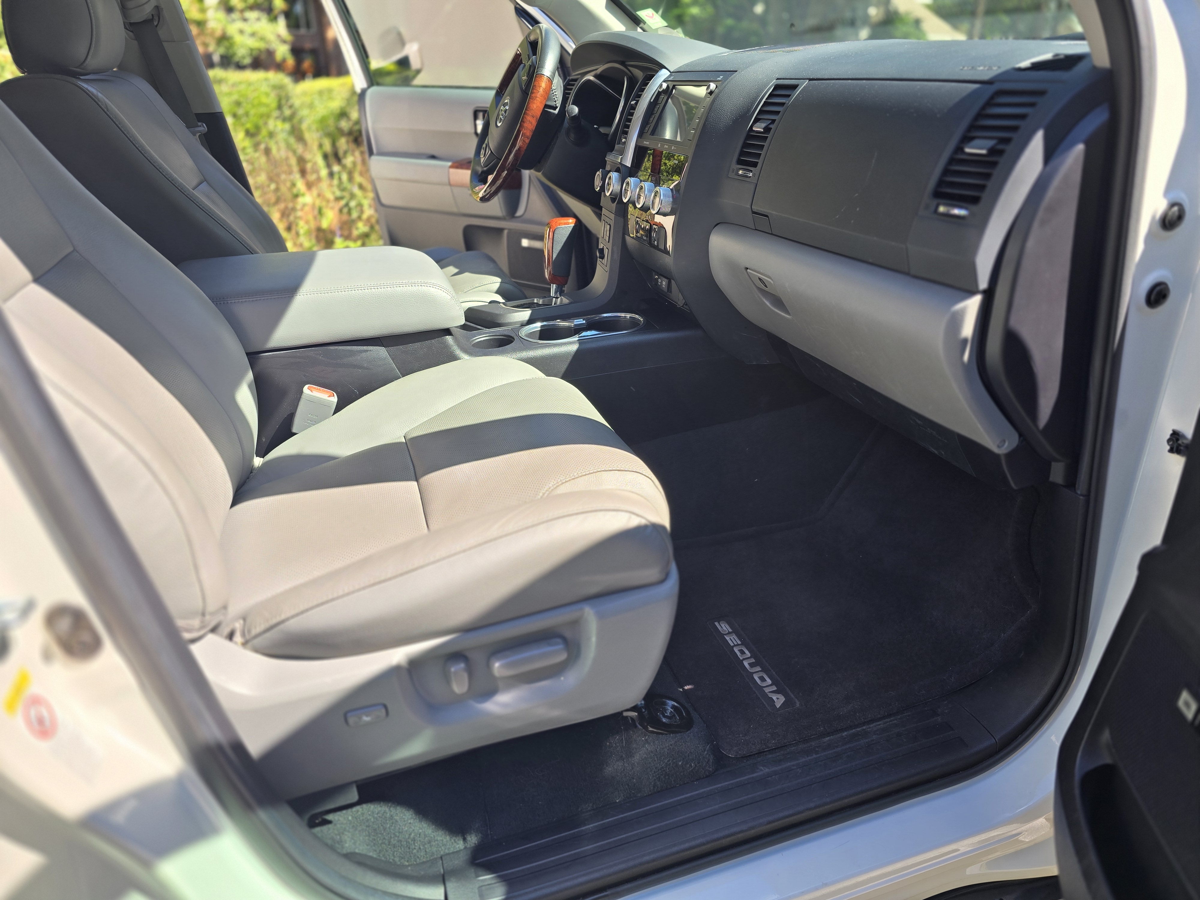 Used 2021 Toyota Sequoia Platinum AWD/4WD image 11