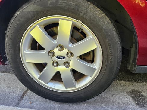 Used 2005 Ford Five Hundred SEL image 8