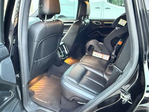 Used 2015 Porsche Cayenne S image 19