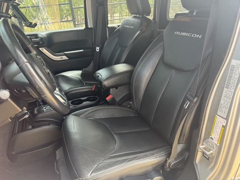 Used 2015 Jeep Wrangler Unlimited Rubicon AWD/4WD image 21