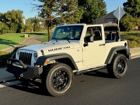 Used 2009 Jeep Wrangler Rubicon w/ Dual Top Group image 9