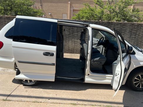 Used 2005 Dodge Grand Caravan SE w/ Popular Equipment Group I FWD image 4