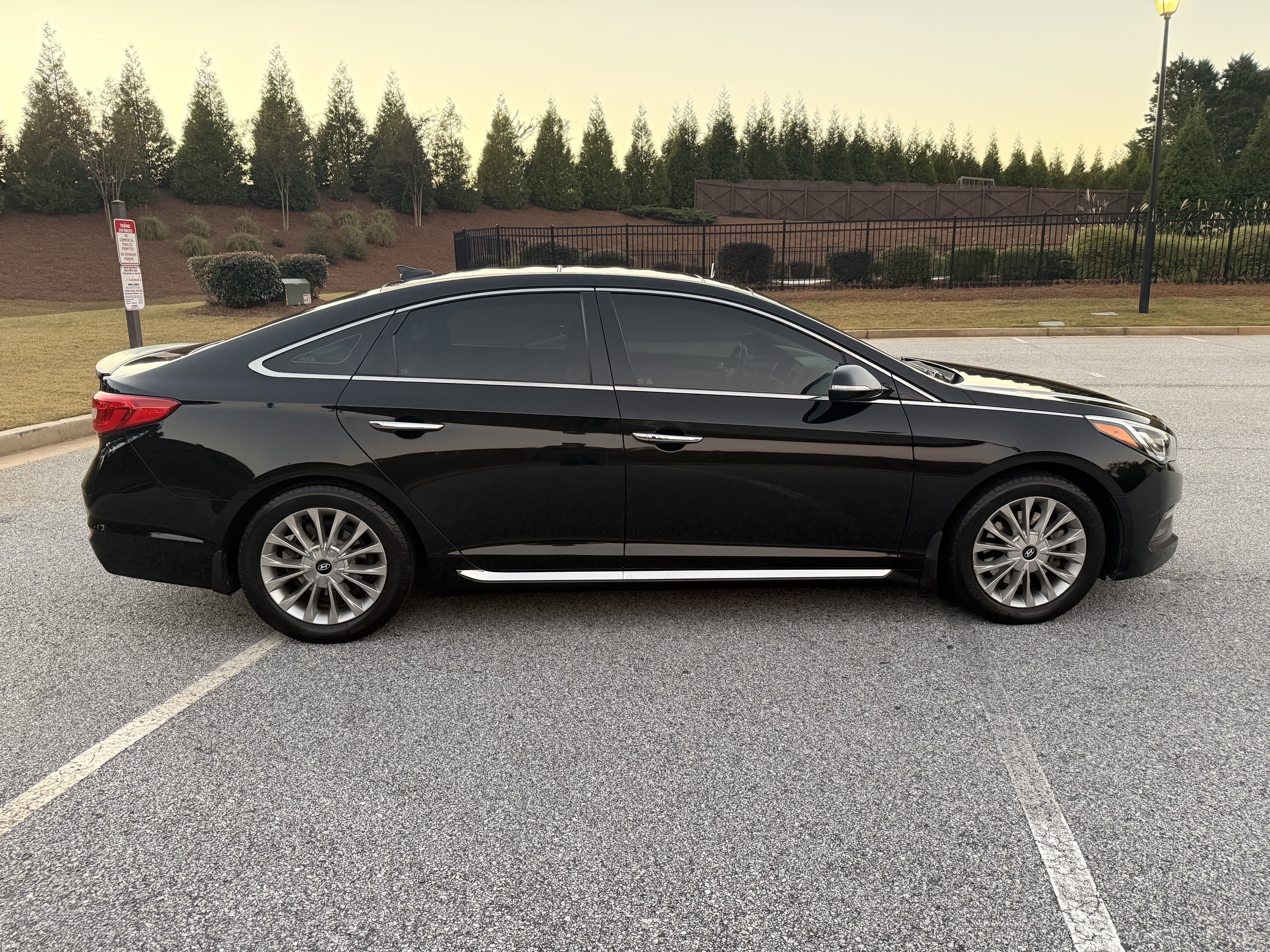 Used 2015 Hyundai Sonata Limited w/ Option Group 06 FWD image 8