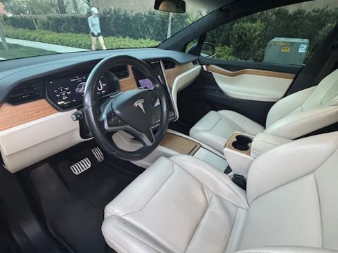 Used 2019 Tesla Model X Long Range image 15