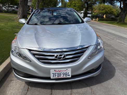 Used 2014 Hyundai Sonata Limited w/ Technology Package 05 FWD image 4