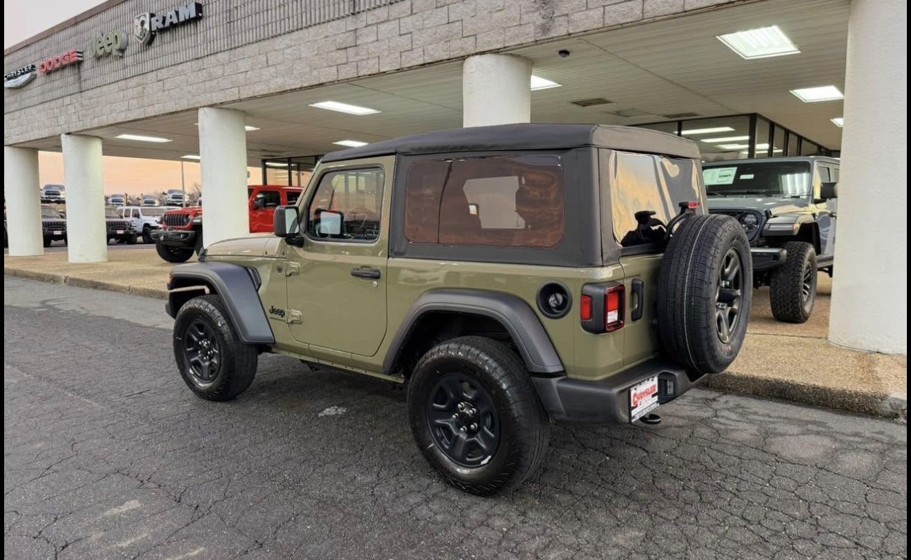 Used 2025 Jeep Wrangler Sport AWD/4WD image 15