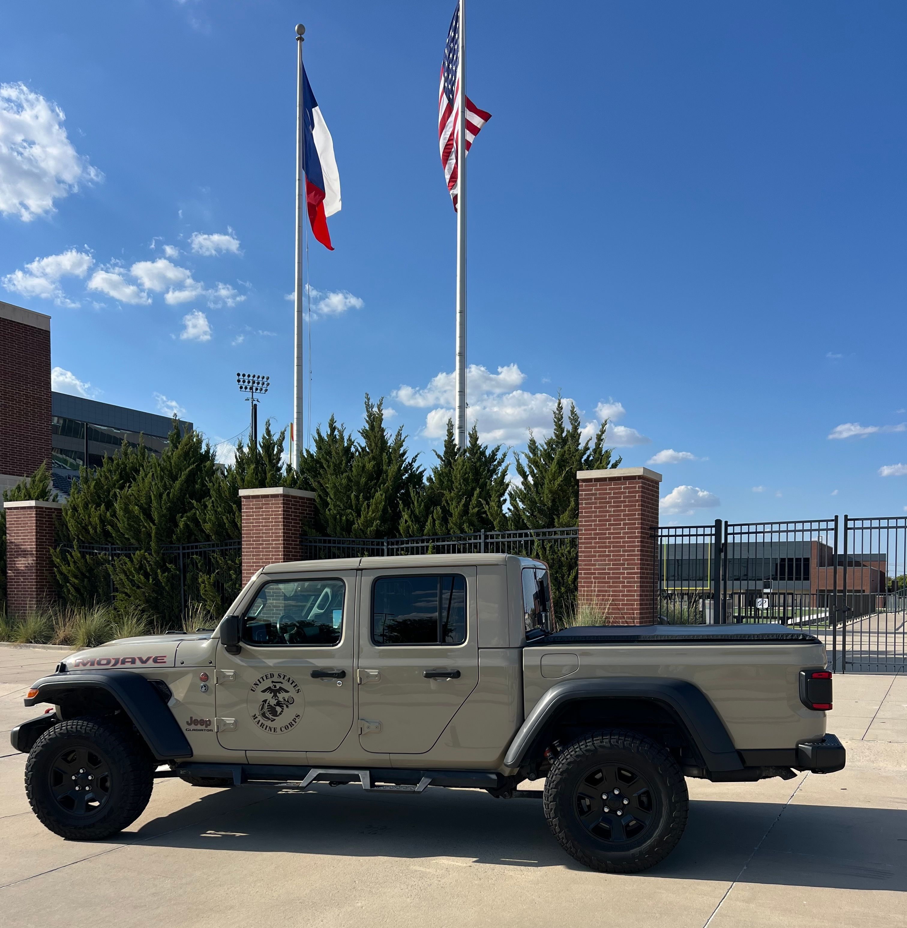 Used 2020 Jeep Gladiator Mojave AWD/4WD image 1