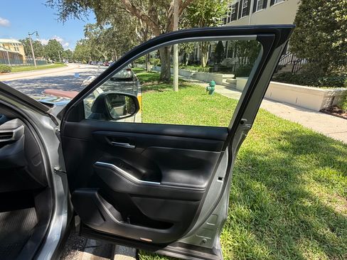 Used 2022 Toyota Highlander XLE FWD image 17