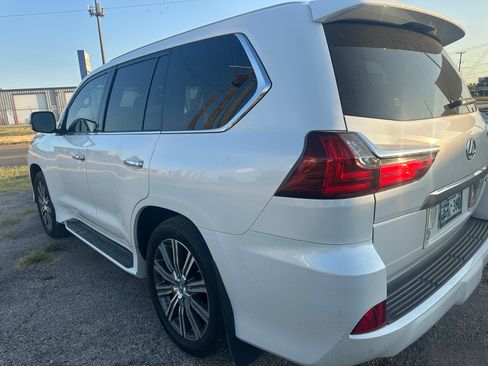Used 2016 Lexus LX 570 4WD w/ Luxury Package image 6