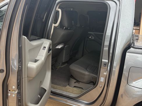 Used 2017 Nissan Frontier Desert Runner image 18