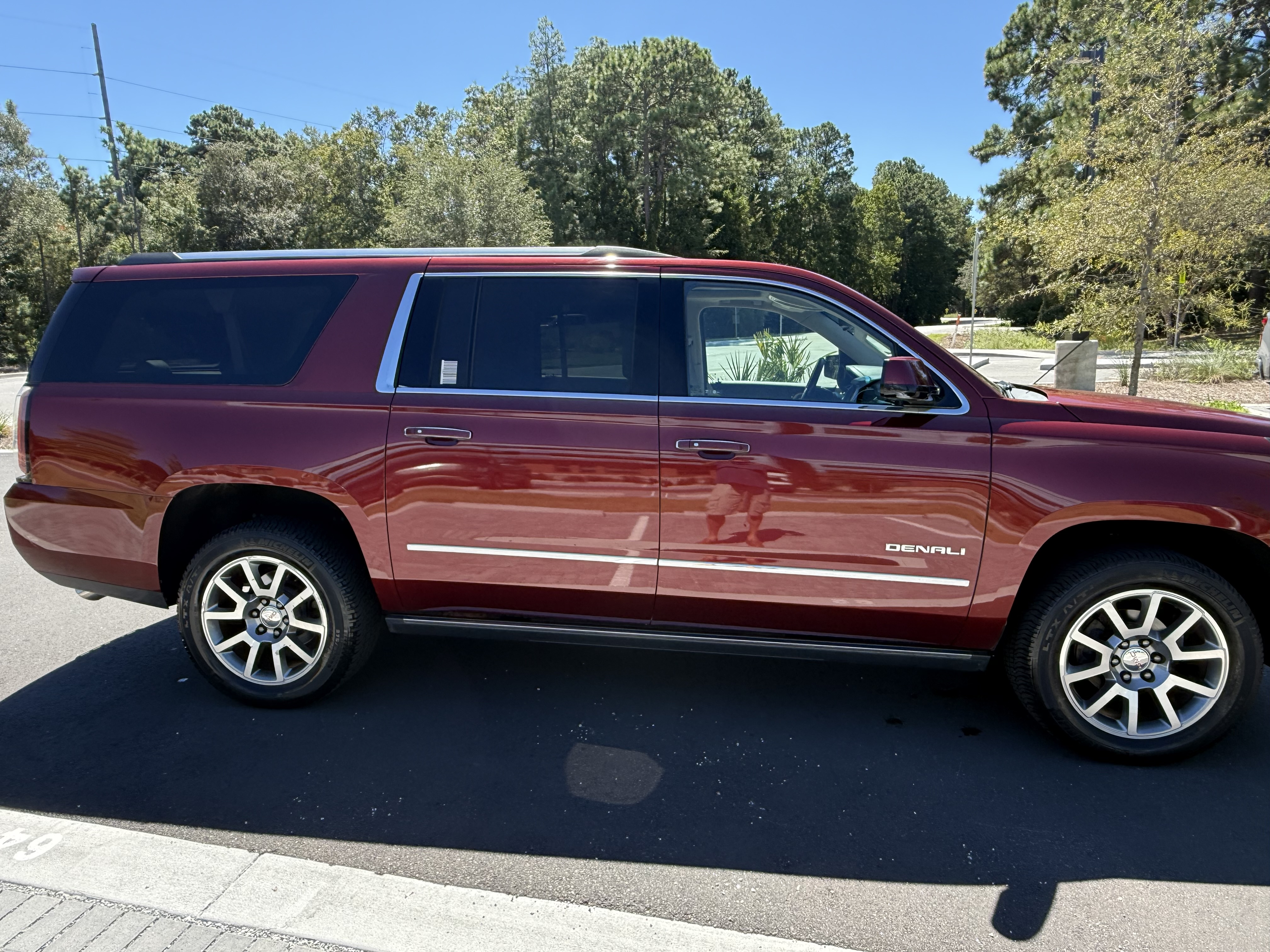 Used 2017 GMC Yukon XL Denali w/ Open Road Package AWD/4WD image 4