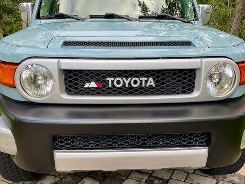 Used 2013 Toyota FJ Cruiser 4WD image 10