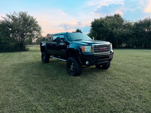 Used 2013 GMC Sierra 2500 Denali AWD/4WD image 2