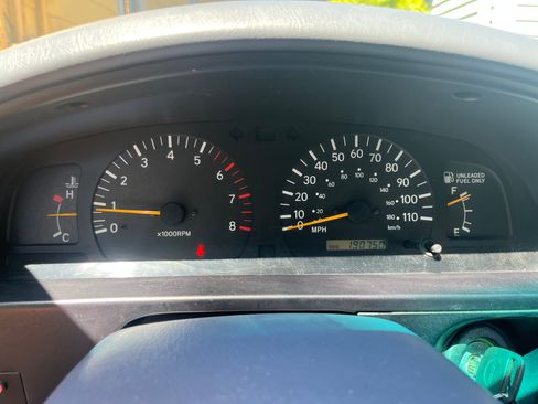 Used 2000 Toyota Tacoma PreRunner w/ Value Pkg w/ Color-Key Pkg RWD image 11