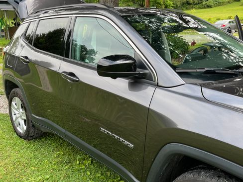 Used 2022 Jeep Compass Latitude w/ Sun and Sound Group AWD/4WD image 8