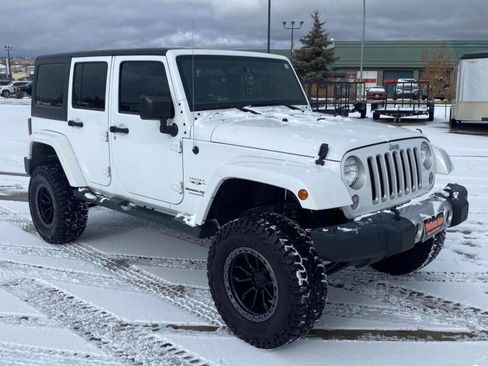 Used 2018 Jeep Wrangler Unlimited Sahara AWD/4WD image 16