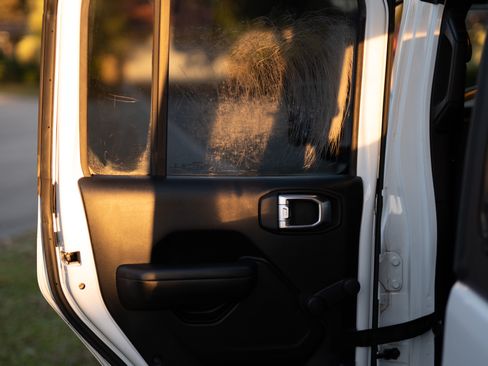 Used 2018 Jeep Wrangler Unlimited Sport image 13