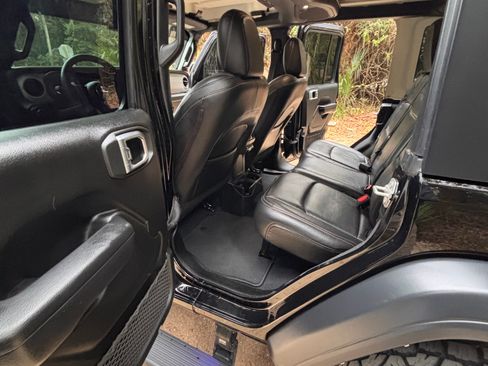 Used 2024 Jeep Wrangler Unlimited Sport image 10