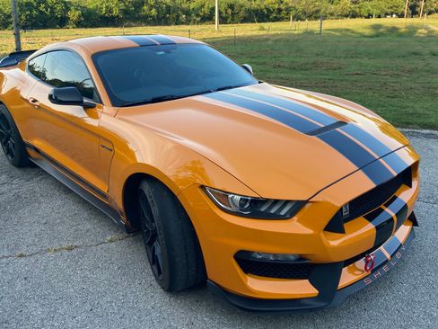 Used 2019 Ford Mustang Shelby GT350 w/ Technology Package image 2