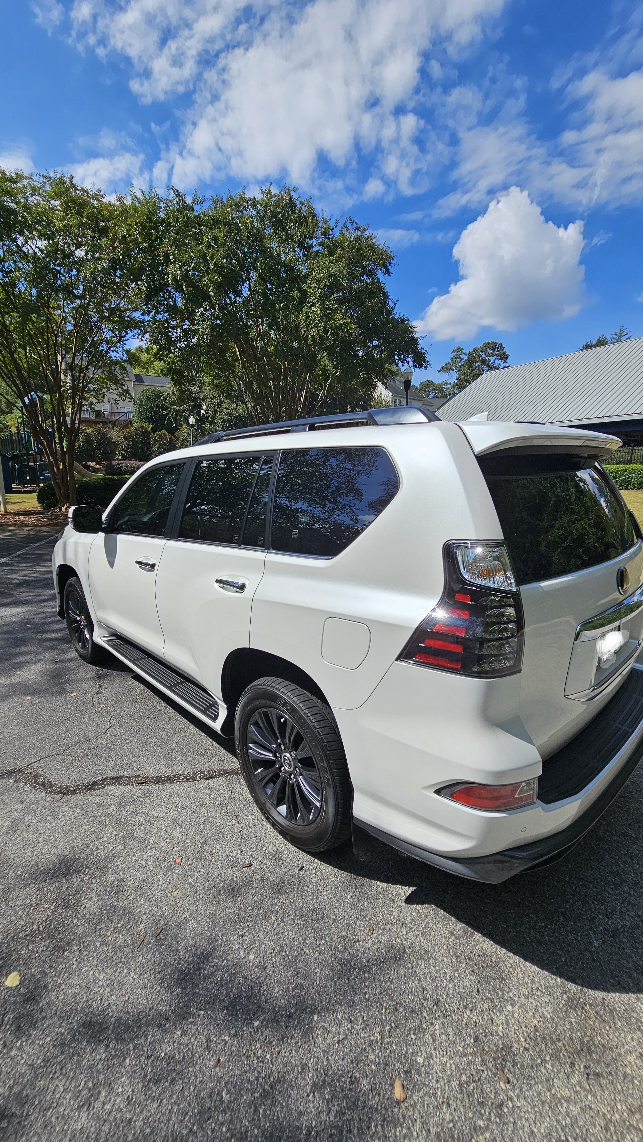 Used 2023 Lexus GX 460 Premium w/ Accessory Package AWD/4WD image 6