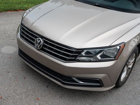 Used 2016 Volkswagen Passat 1.8T S FWD image 11