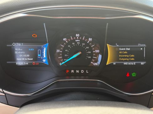 Used 2015 Ford Fusion SE image 14