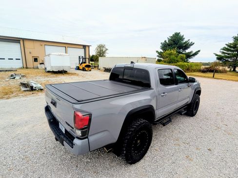 Used 2017 Toyota Tacoma TRD Pro image 5