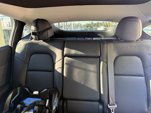 Used 2025 Tesla Model Y Long Range image 20