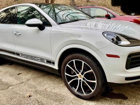 Used 2021 Porsche Cayenne Coupe image 2