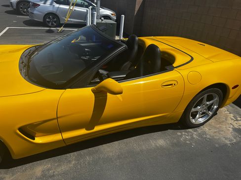 Used 2002 Chevrolet Corvette Convertible w/ Preferred Equipment Group2 image 6