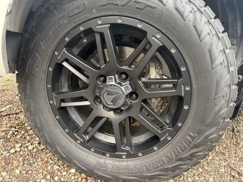 Used 2017 Toyota Land Cruiser image 20