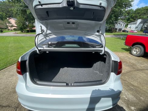 Used 2017 Volkswagen Jetta SE FWD image 6