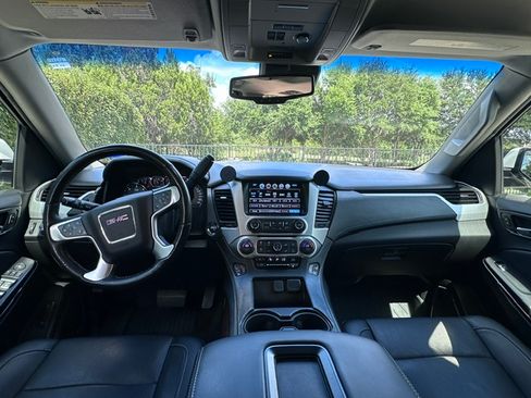 Used 2018 GMC Yukon XL SLT w/ Open Road Package AWD/4WD image 9