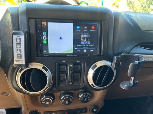 Used 2011 Jeep Wrangler Unlimited Rubicon w/ Call of Duty Group image 13