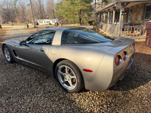 Used 2000 Chevrolet Corvette Coupe w/ Roof Pkg image 10