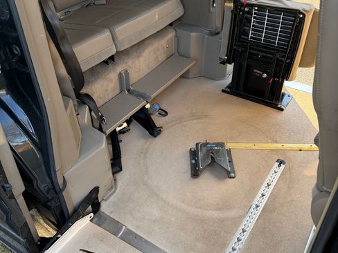 Used 2013 Chrysler Town & Country Touring-L w/ Driver Convenience Group image 16