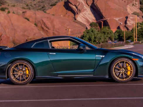 Used 2024 Nissan GT-R w/ Floor Mat Package AWD/4WD image 1
