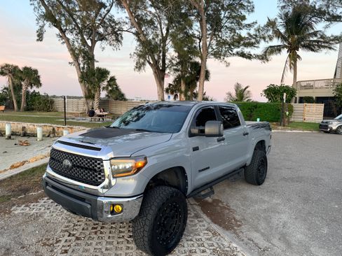 Used 2018 Toyota Tundra SR5 w/ SR5 Upgrade Package image 11